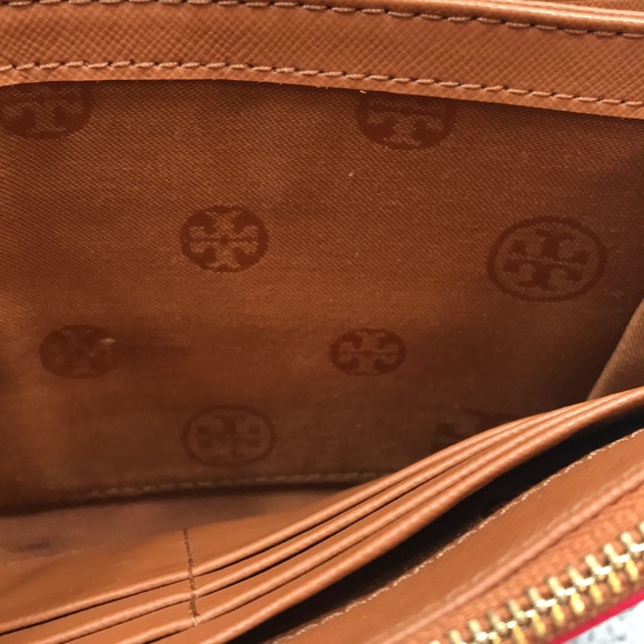 Tory Burch Chain Crossbody - Picture 8 of 16